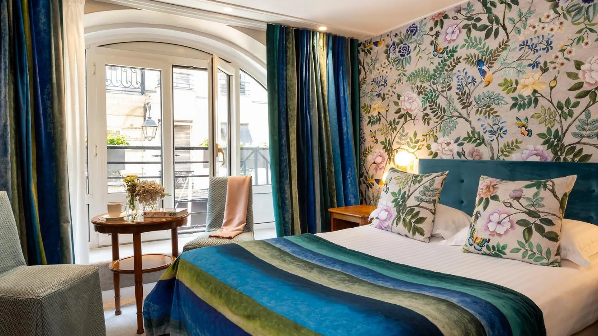 ***  Hotel Le Regent Paris France